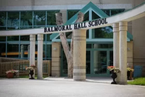 Балморал Хол на SchoolAdvice.net