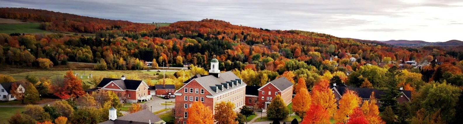 가을의 Stanstead College 전경.